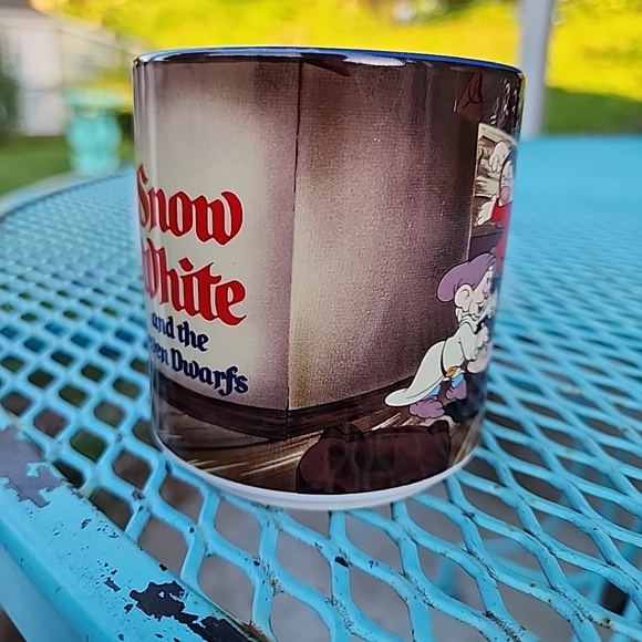Disney Snow white and the seven dwarfs mug - Picture 3 of 7